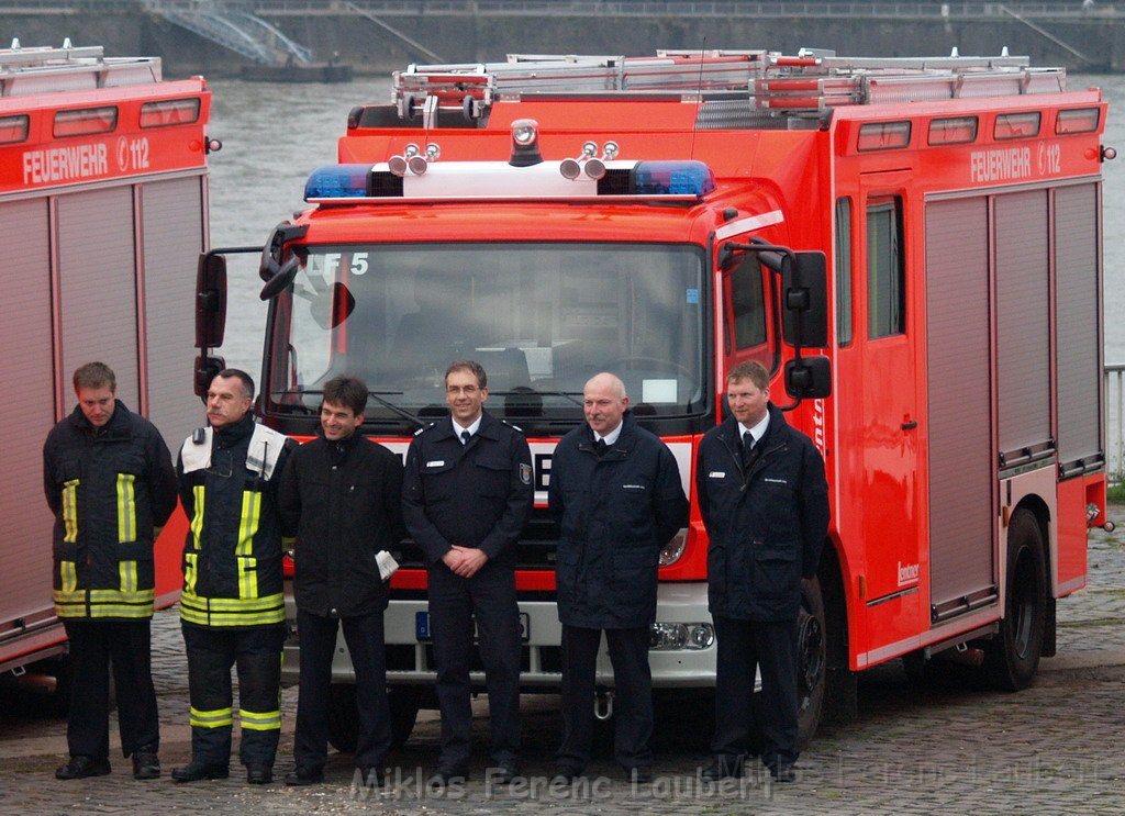 Neue LF`s fuer Koeln Uebergabe in Koeln Deutz an den Wachen  P111.JPG